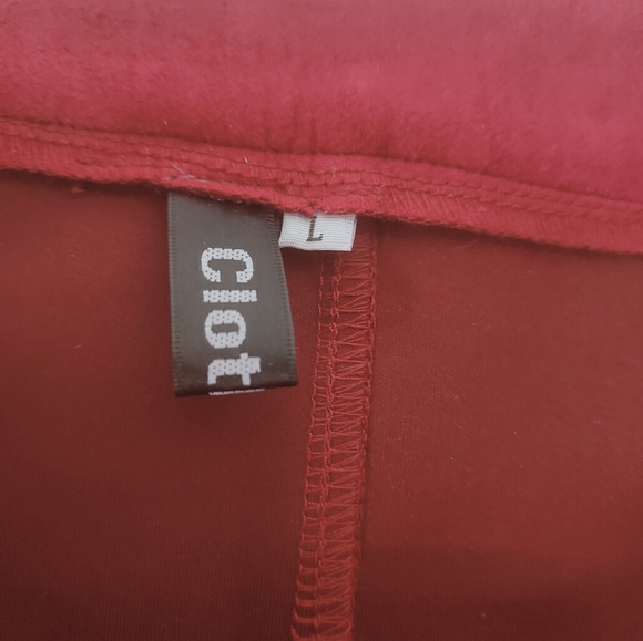 Clothink Deep Red Mini Skirt.  Women's Faux Suede Snap Front Pleated Skirt - Picture 5 of 10